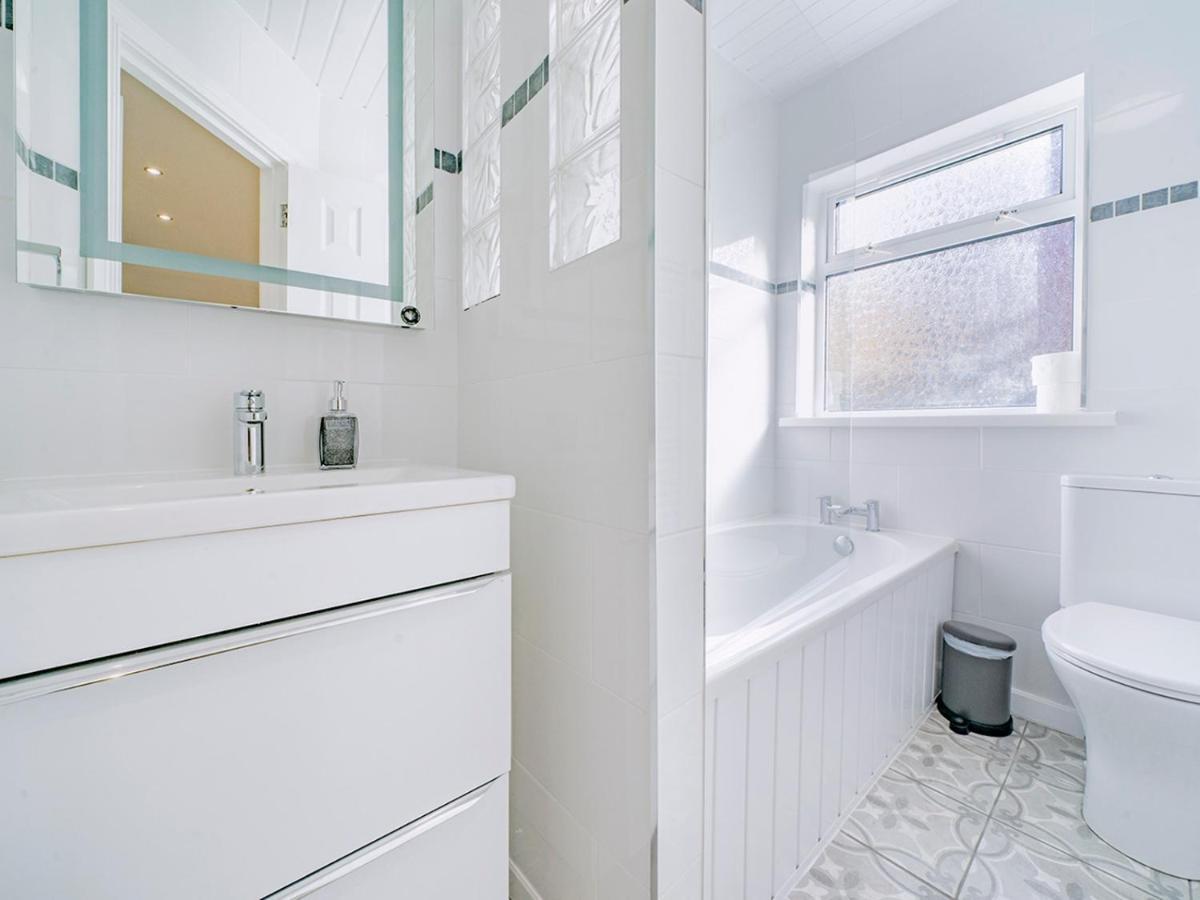 Pass The Keys - Bright & Airy 2Br 2Bath Apt In Perfect Location Belfast Buitenkant foto